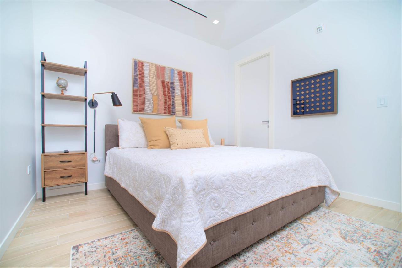 Cayman Luxury Rentals At One Canal Point George Town Eksteriør billede